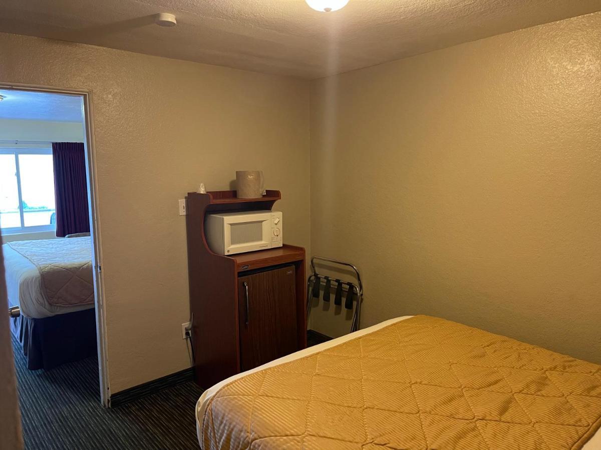 Pikes Peak Hotel 3*