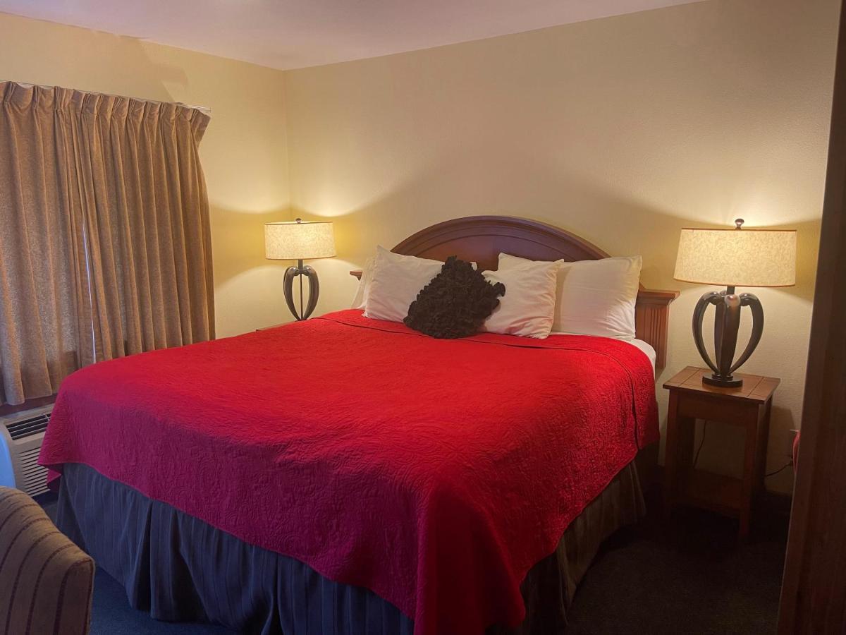 Pikes Peak Hotel 3*