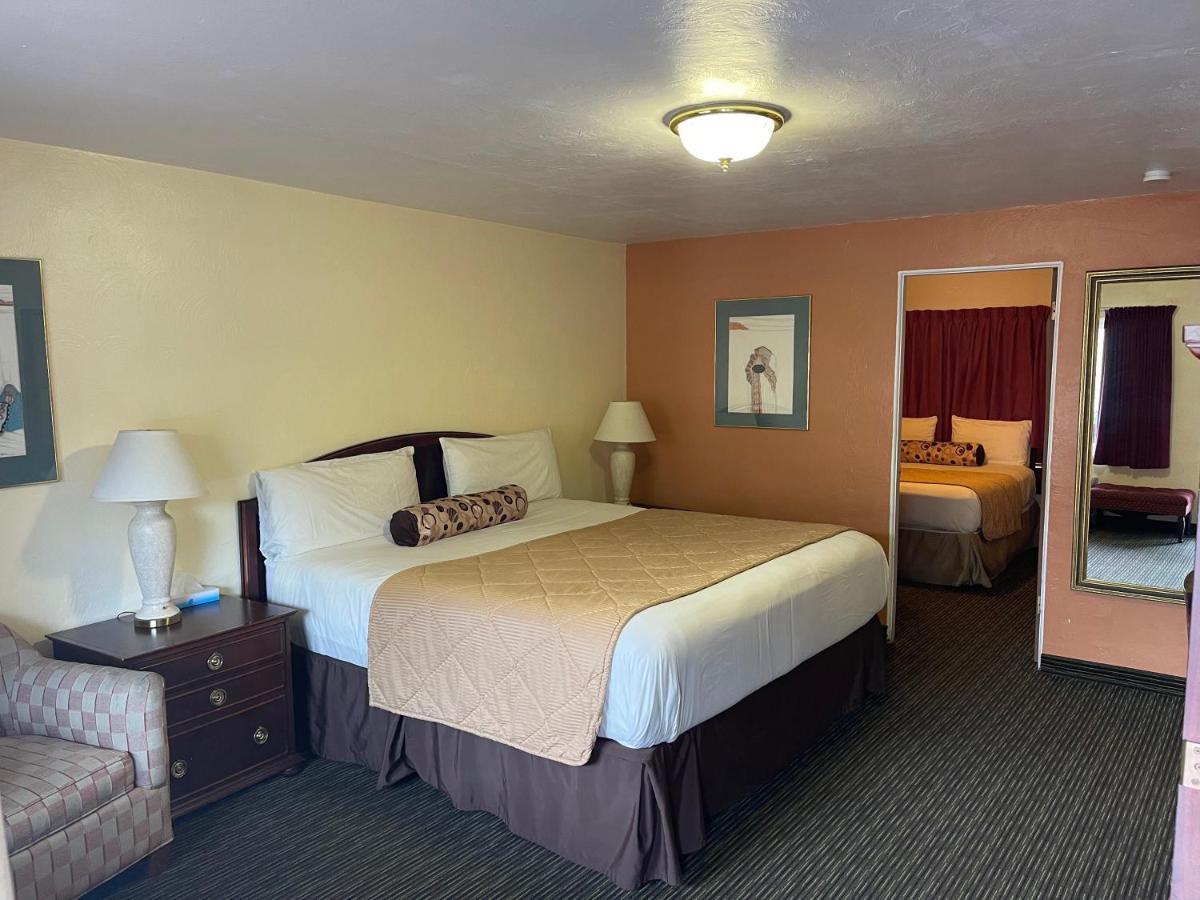 Pikes Peak Hotel