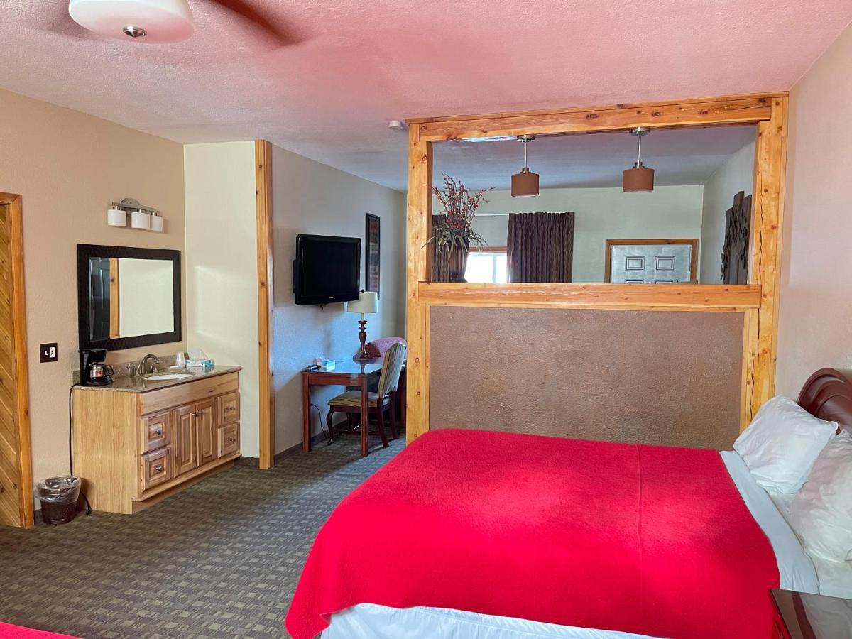 Pikes Peak Hotel 3*
