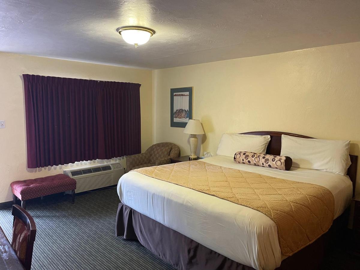 Pikes Peak Hotel 3*